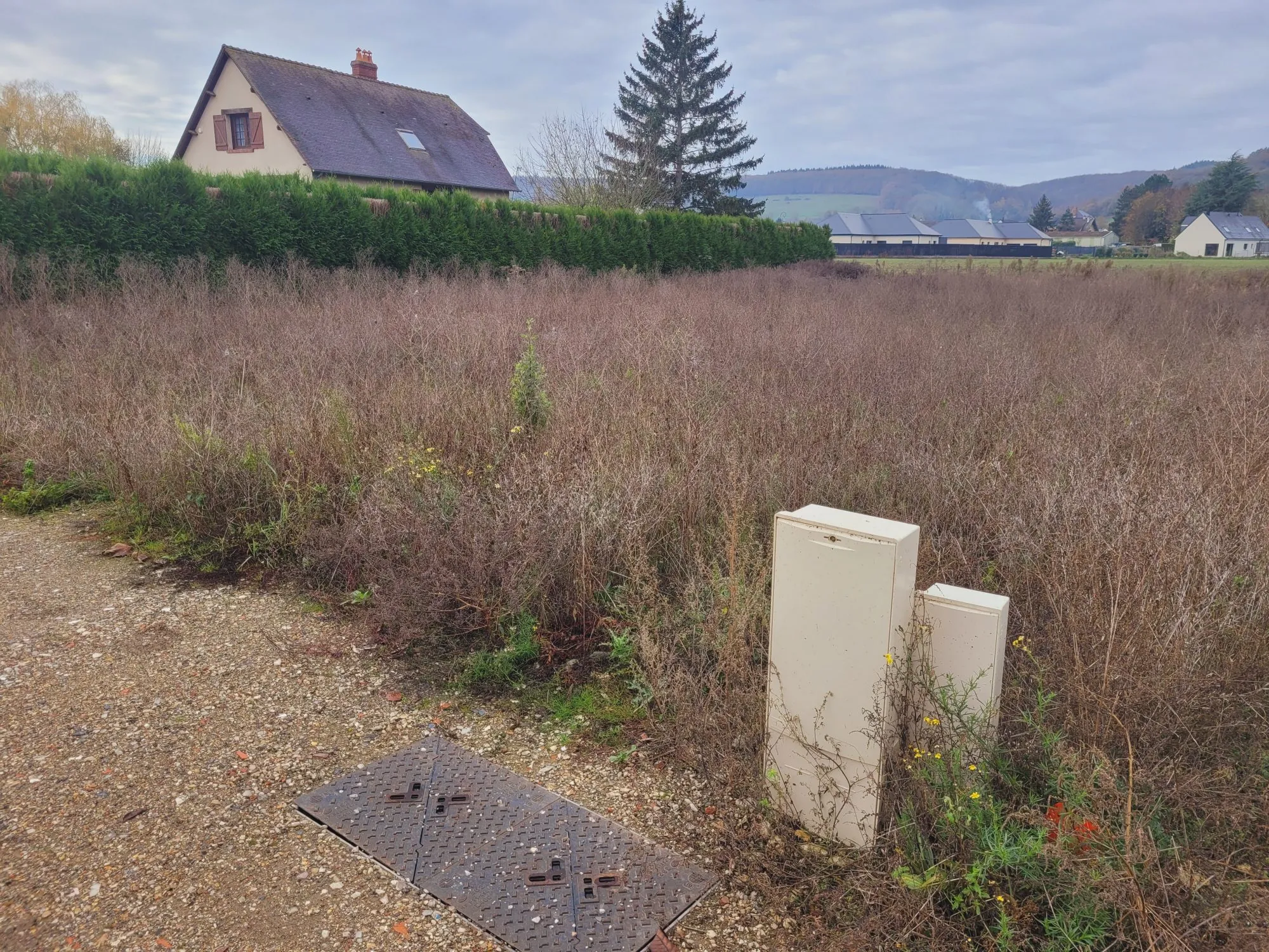 Terrain constructible à Hondouville 638 m² avec vue campagne 