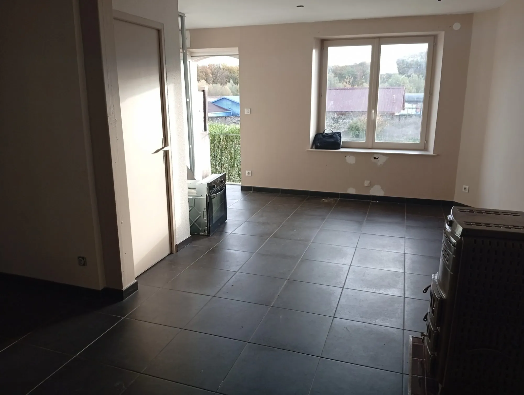 Maison à vendre à Dampierre-les-Bois avec sous-sol et 2 chambres 