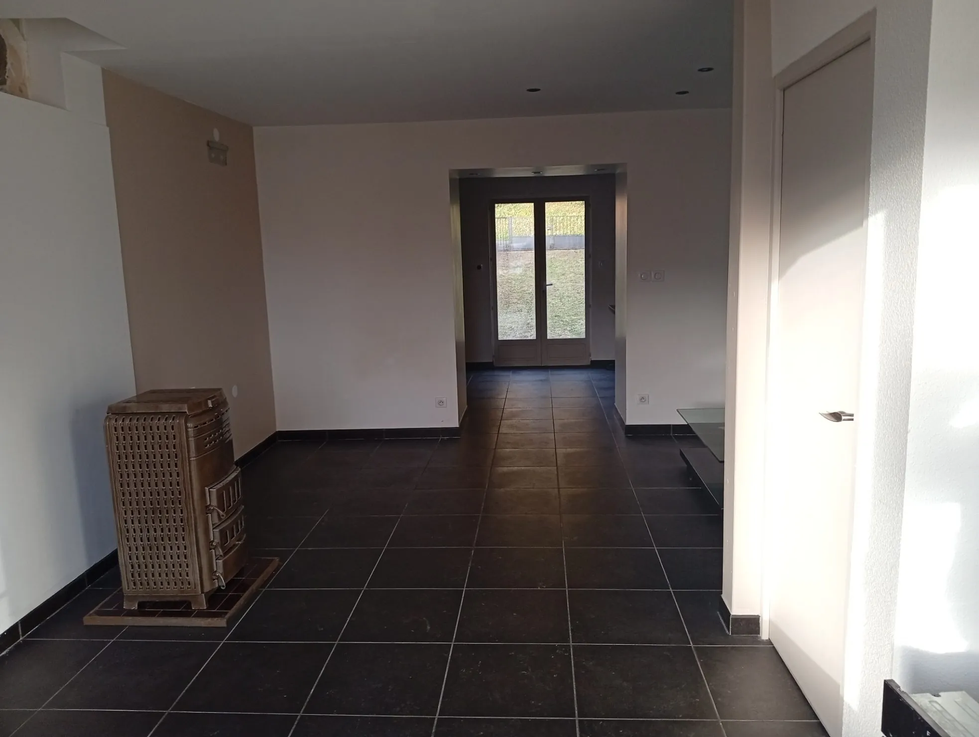 Maison à vendre à Dampierre-les-Bois avec sous-sol et 2 chambres 