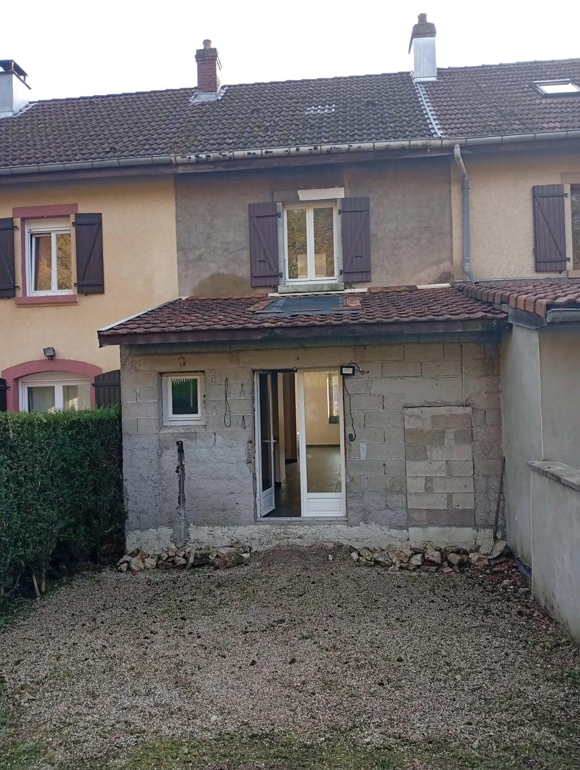 Maison à vendre à Dampierre-les-Bois avec sous-sol et 2 chambres 
