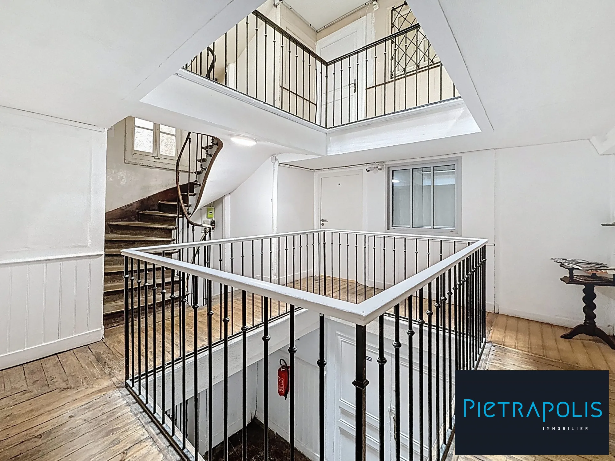 Copropriété Appartement T4 avec éléments d'époque au cœur de Dole - 94 m²