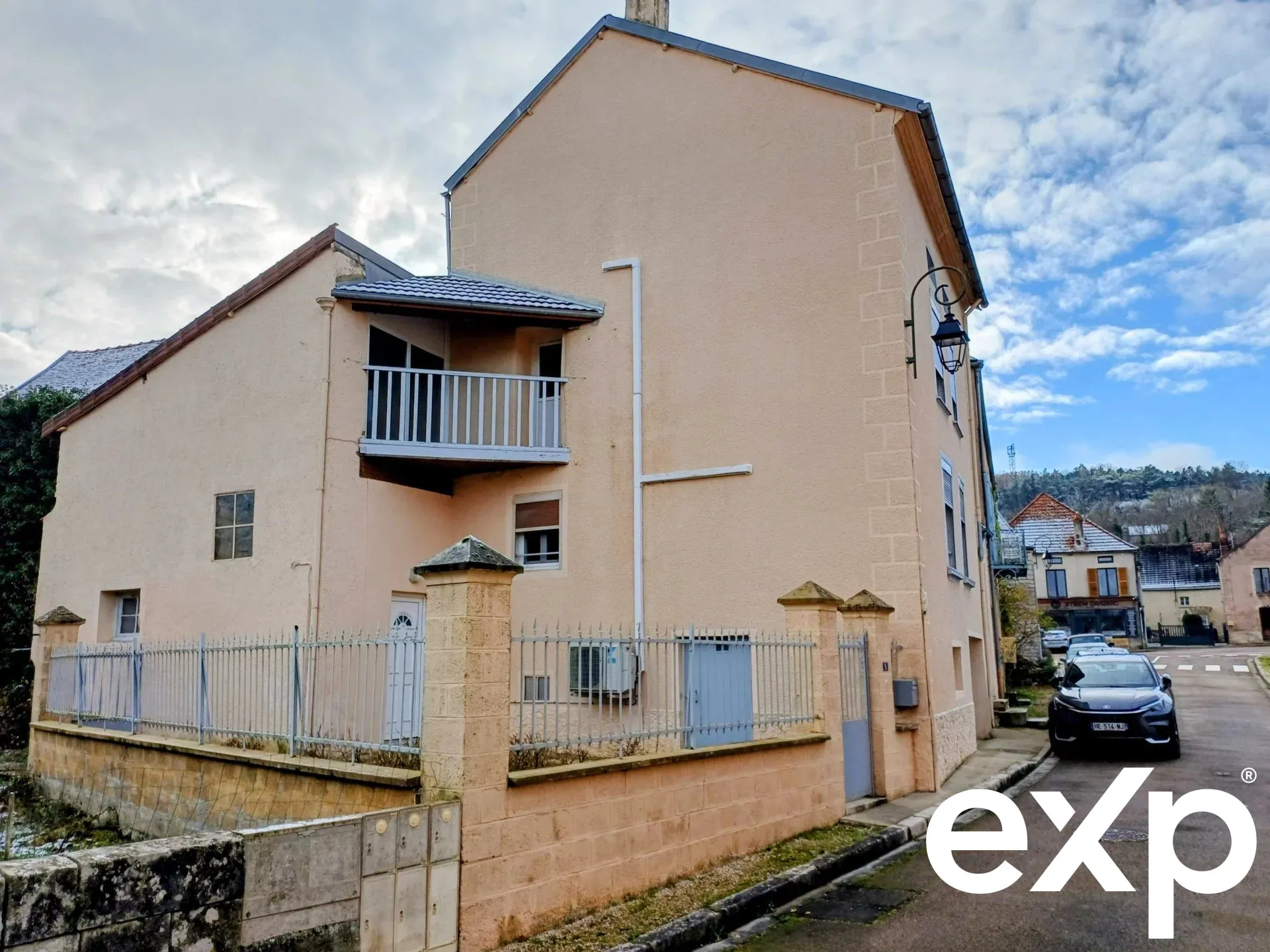 Charmante maison de village rénovée à Aisy-sur-Armançon avec cour et potager