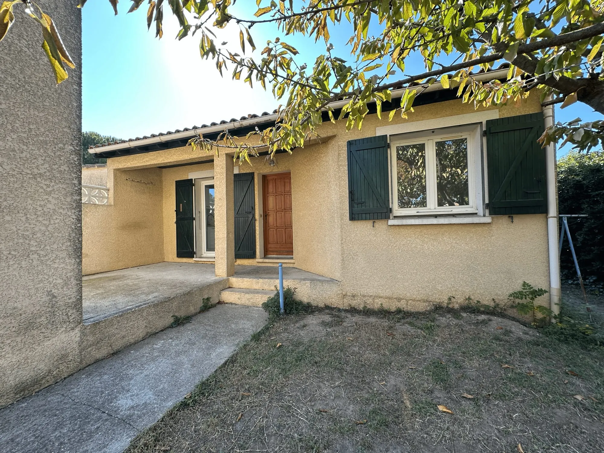 Maison 3 faces de 90 m² avec garage et terrain à Carcassonne