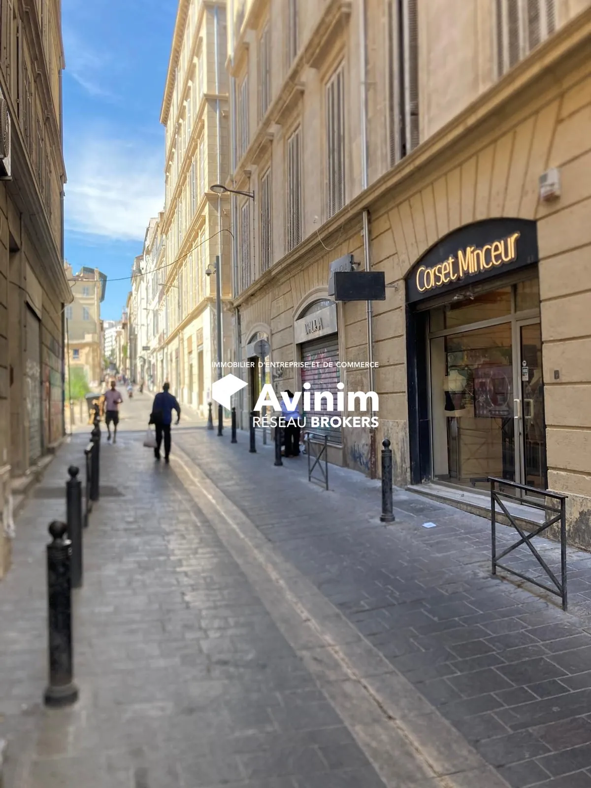 Local commercial à vendre à Marseille en hyper-centre avec deux locaux symétriques