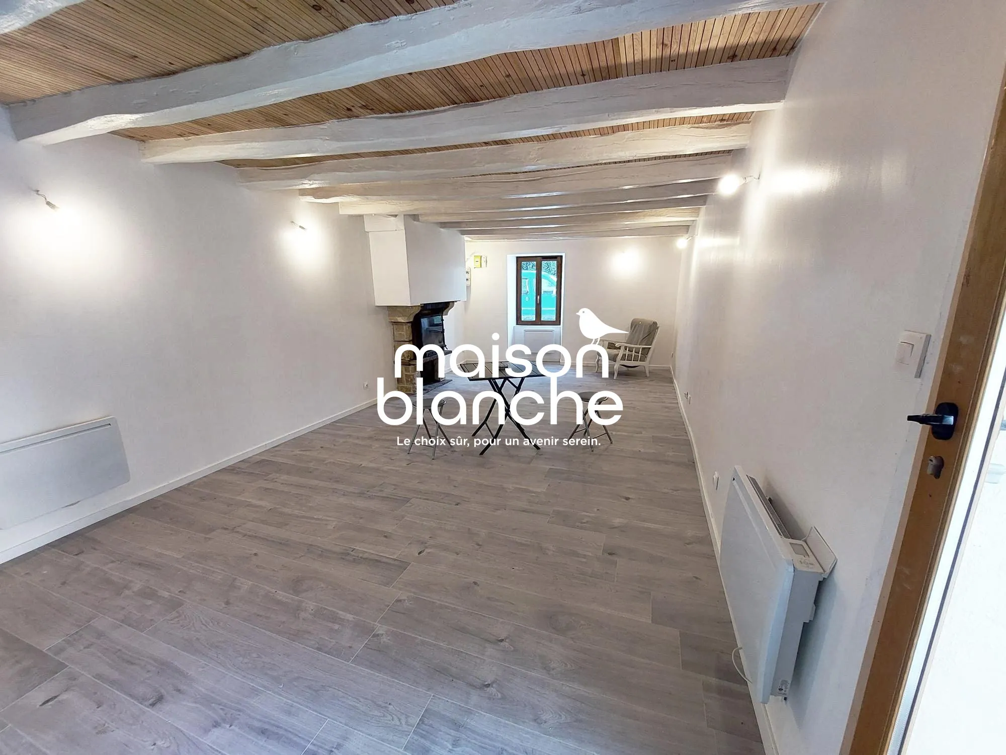 Maison de campagne à vendre à Saint-Martin-du-Fouilloux, rénovée en 2025, avec terrasse et dépendances 