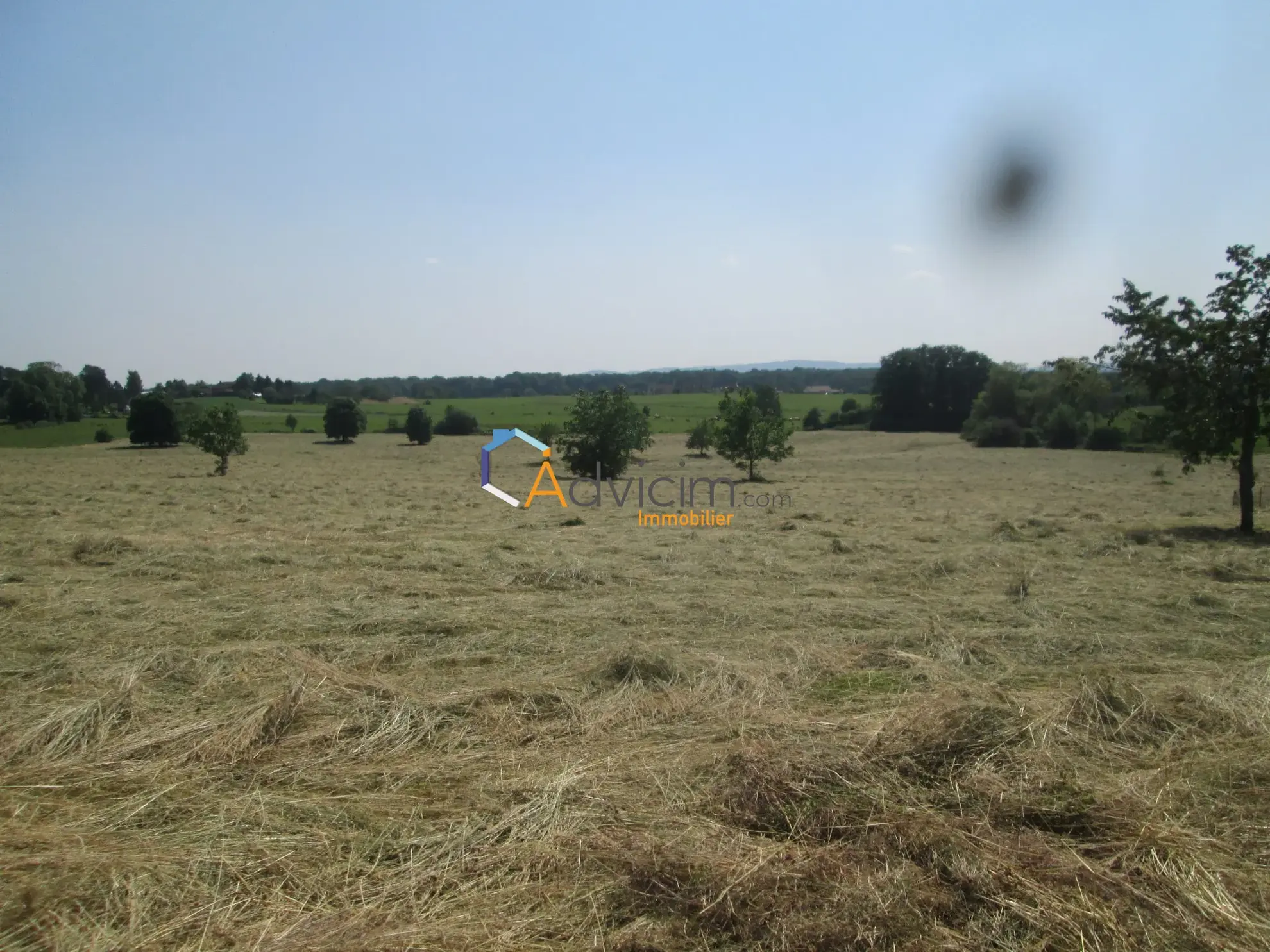Terrain constructible de 1863 m² à La Bruyère – Cadre paisible et vue campagne 