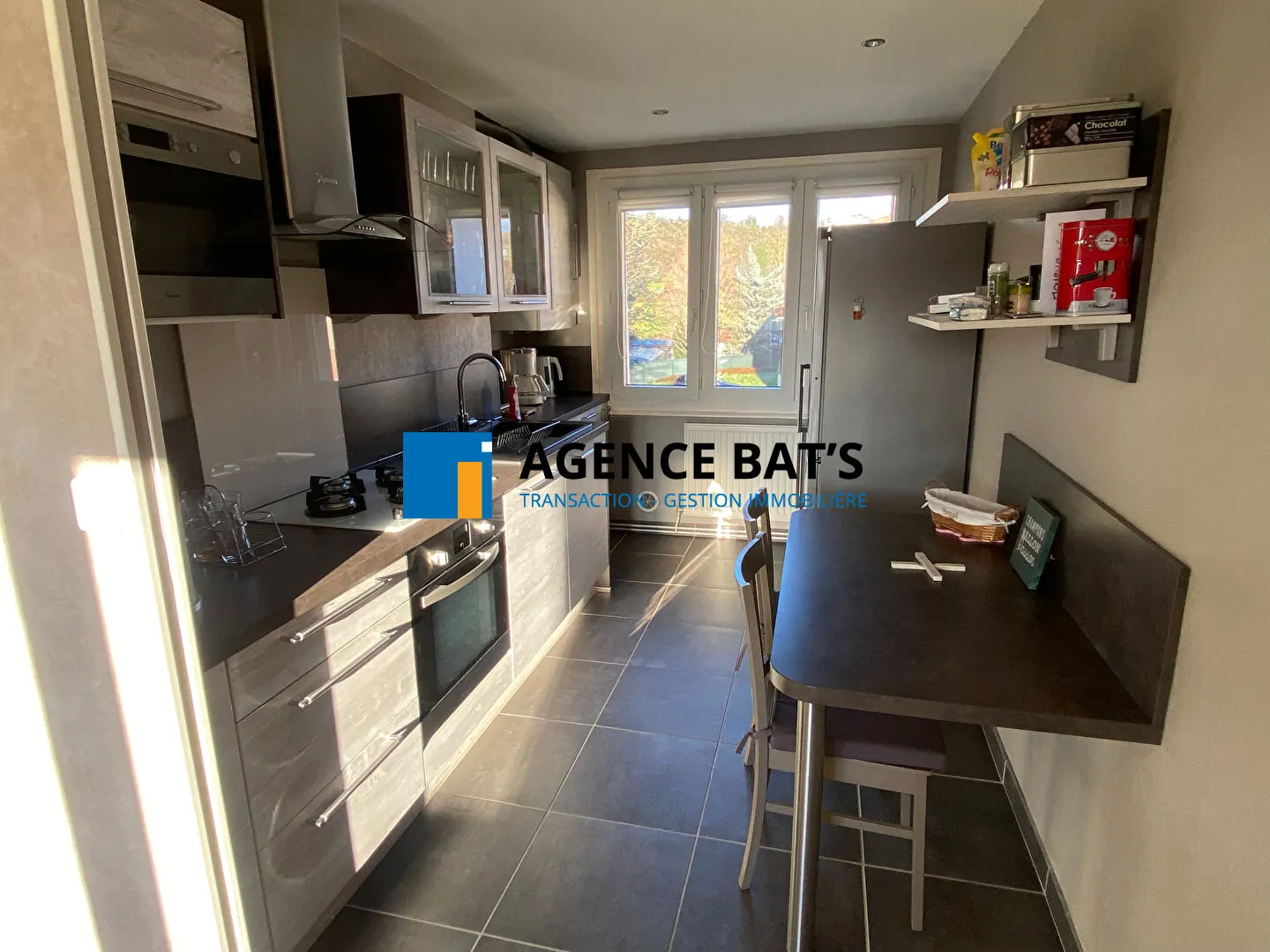 Appartement F3 rénové avec caves et chauffage gaz à Roche La Molière 