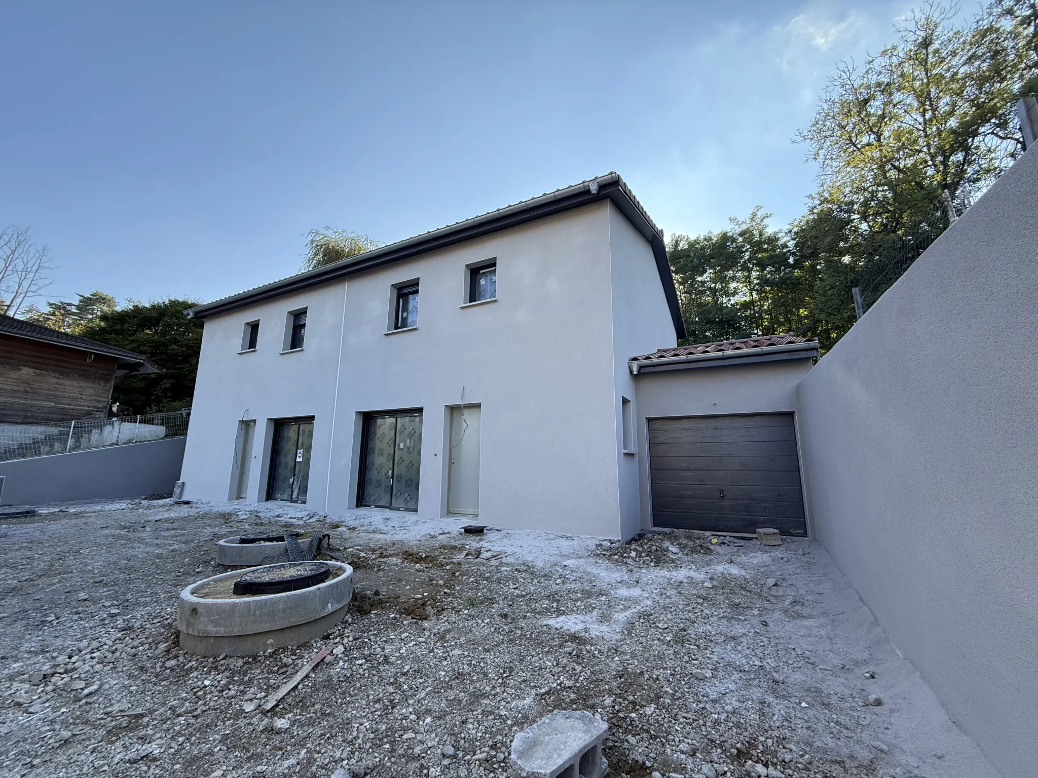Belle villa neuve avec garage à Eyzin-Pinet près de Vienne