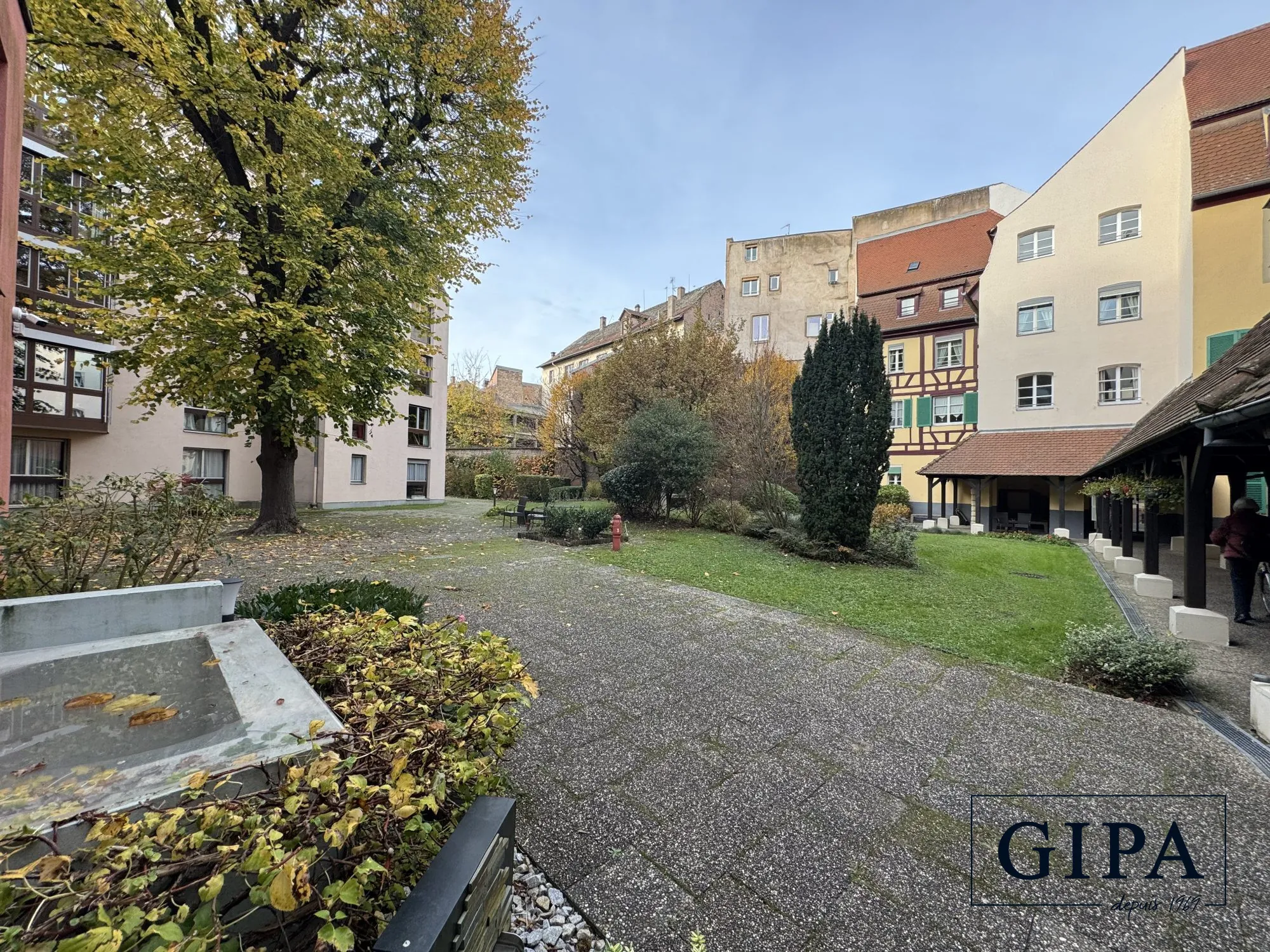 Charme et confort : T2 dans résidence senior à Strasbourg Petite France