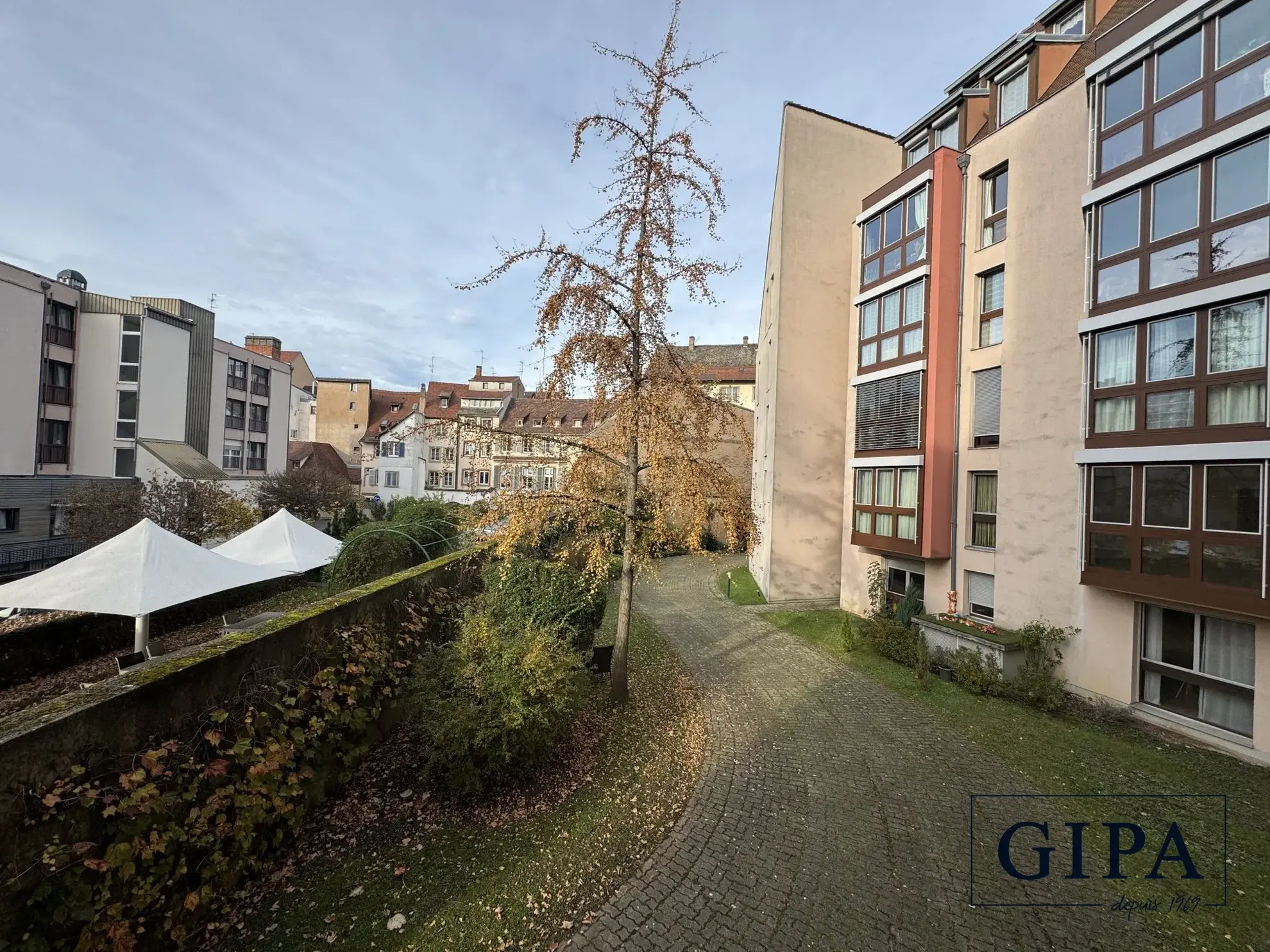 Charme et confort : T2 dans résidence senior à Strasbourg Petite France 