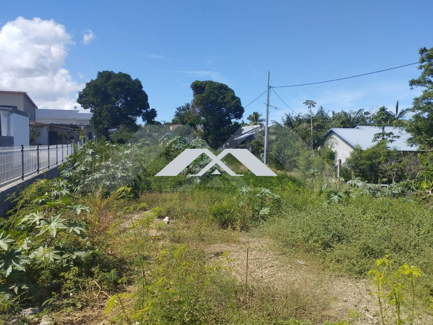 Terrain de 443 m² avec permis de construire offert à La Rivière