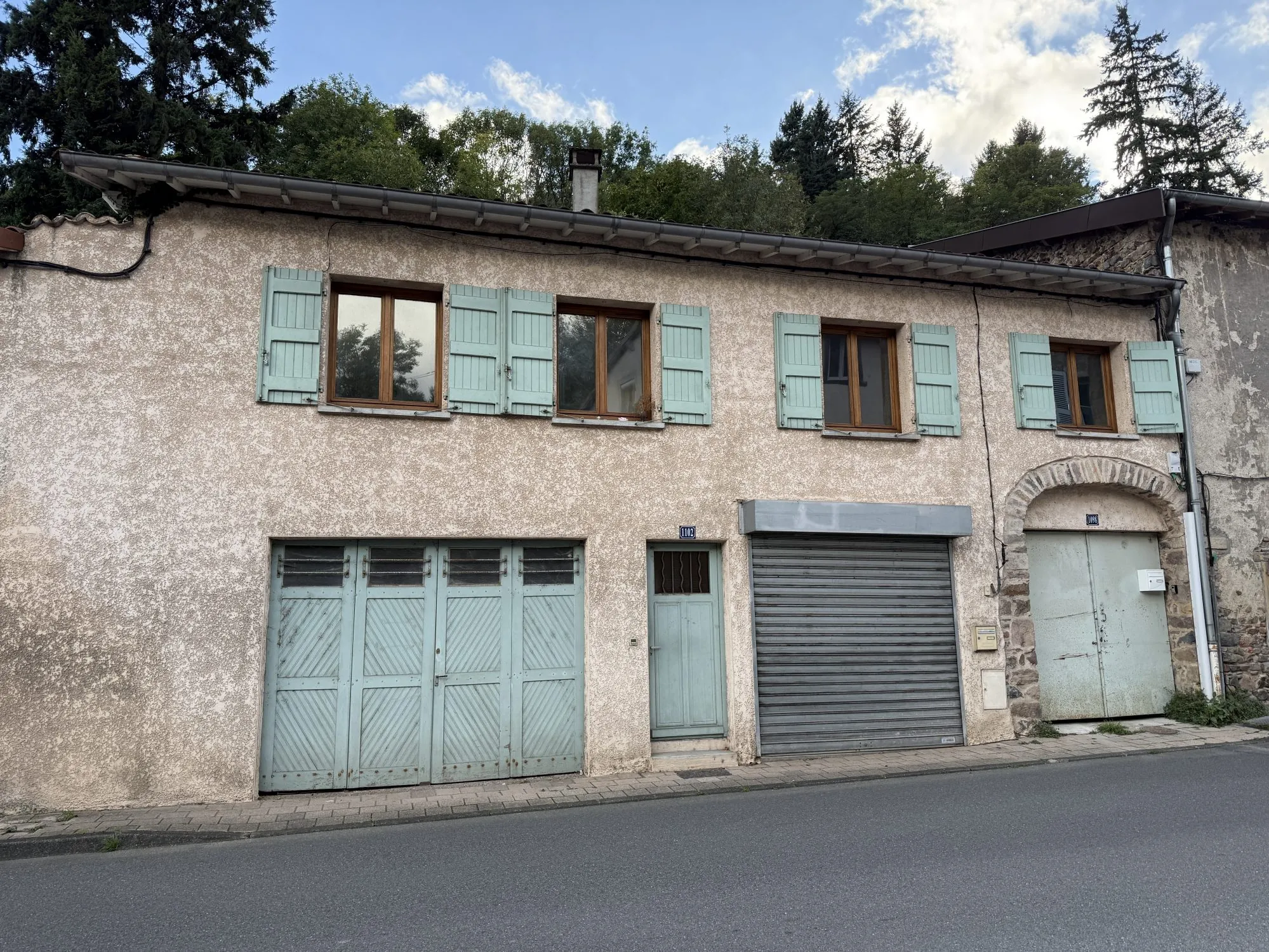 Immeuble de Rendement à Beaujeu - Investissement Locatif ou Résidentiel