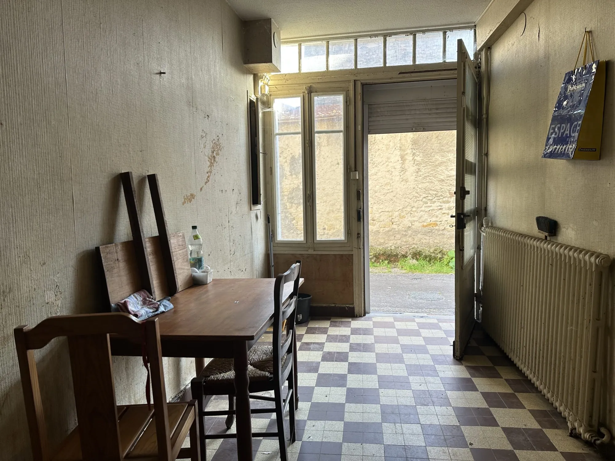 Maison de ville à Combronde à rénover avec fort potentiel 