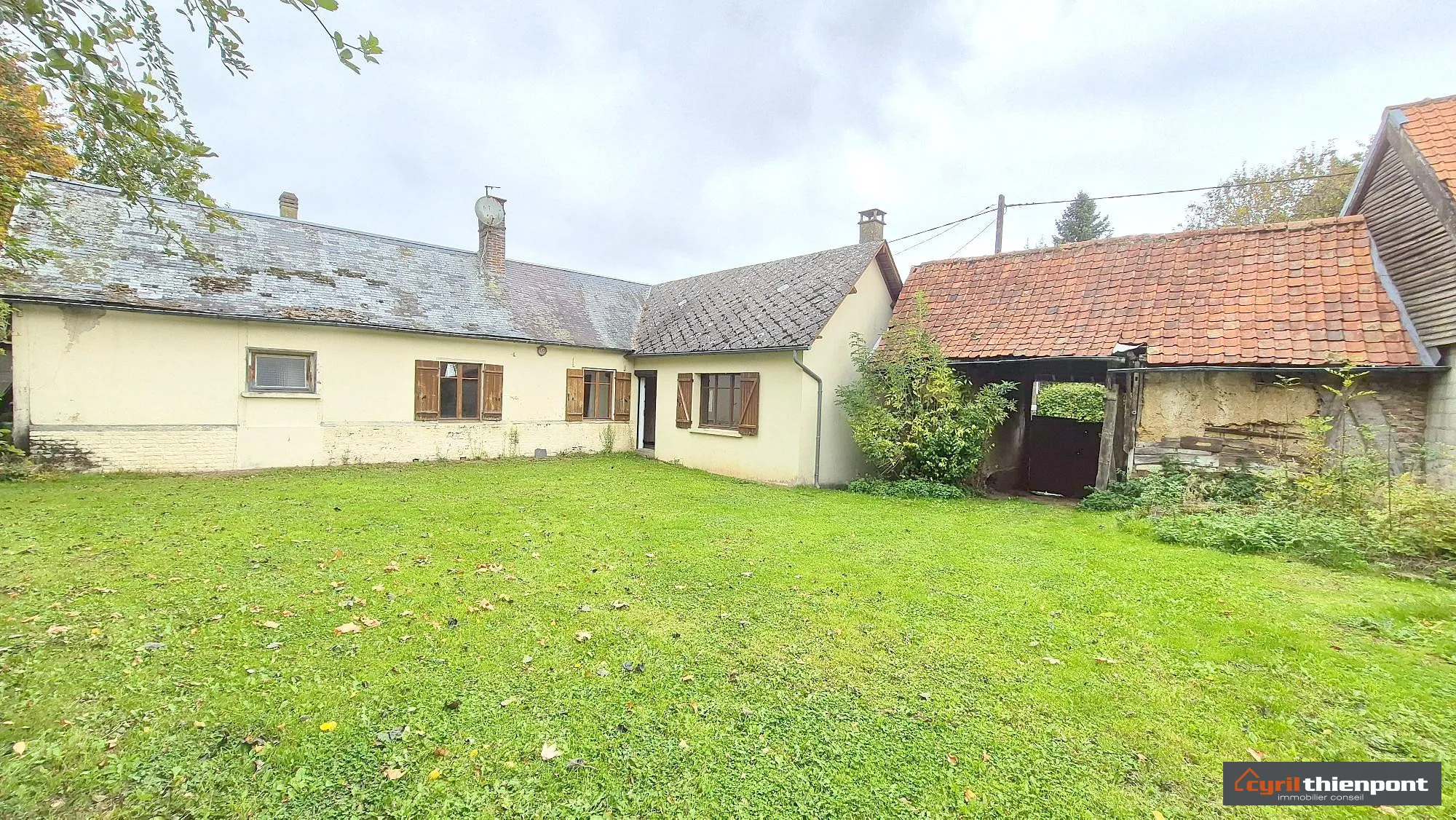 Maison de village à rénover à Huppy - 90 m² avec jardin et dépendance à proximité d'Abbeville