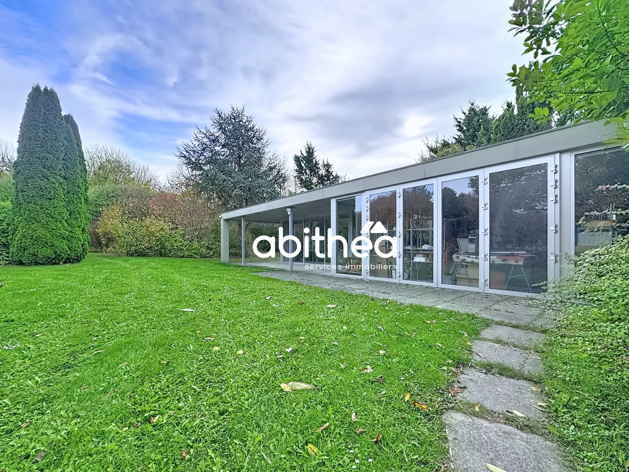 Maison de plain-pied avec sous-sol et jardin à Arras, secteur calme