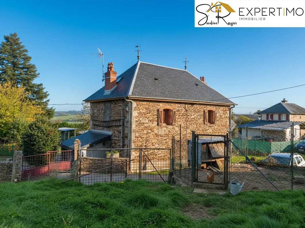 Maison de 89 m² avec dépendances et grand terrain à Sainte-Christine 