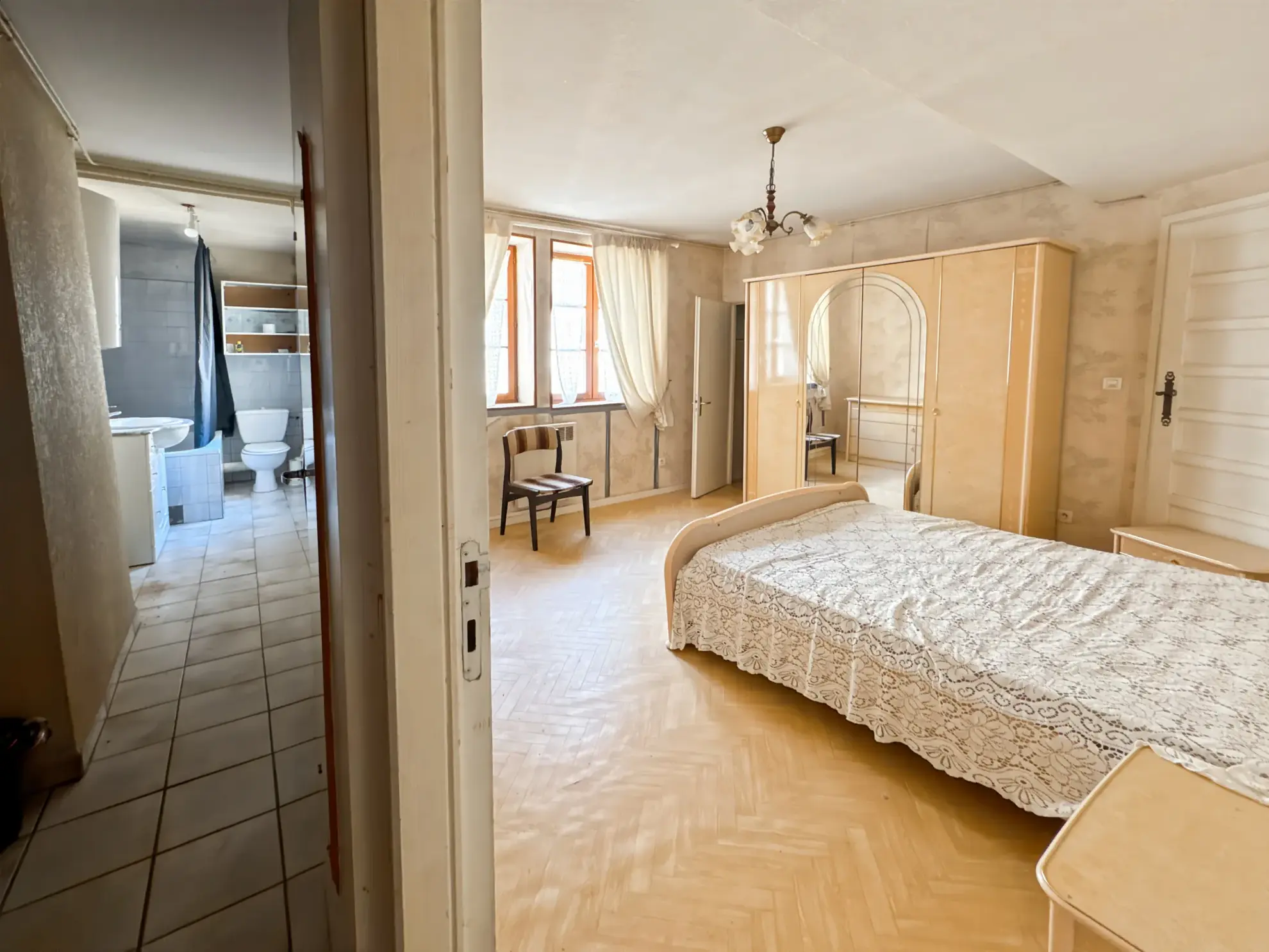 Appartement à vendre à Trévoux - Dernier étage, potentiel et emplacement privilégié 