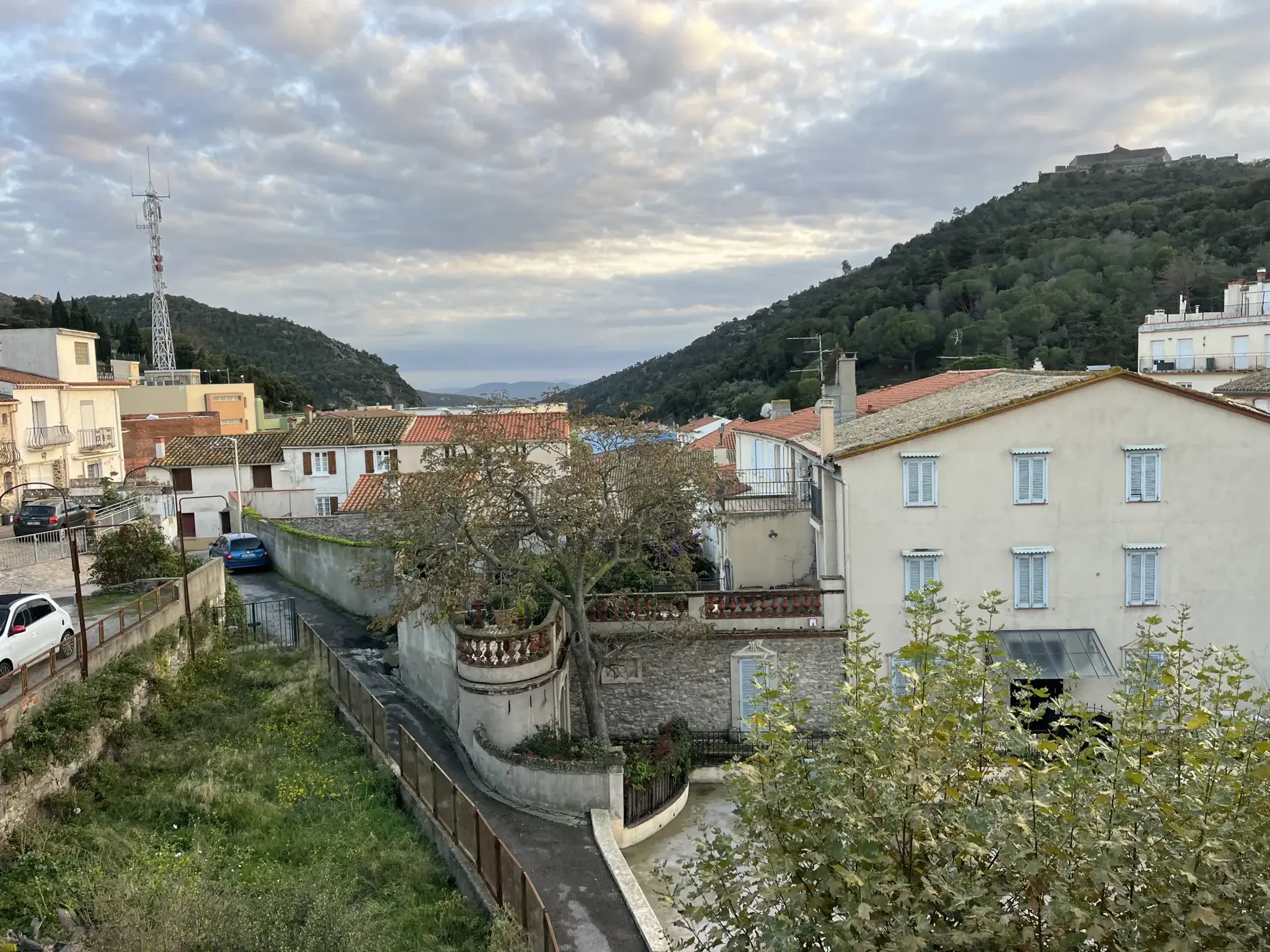 Charmante maison de ville de 1840 au cœur du village avec potentiel de division