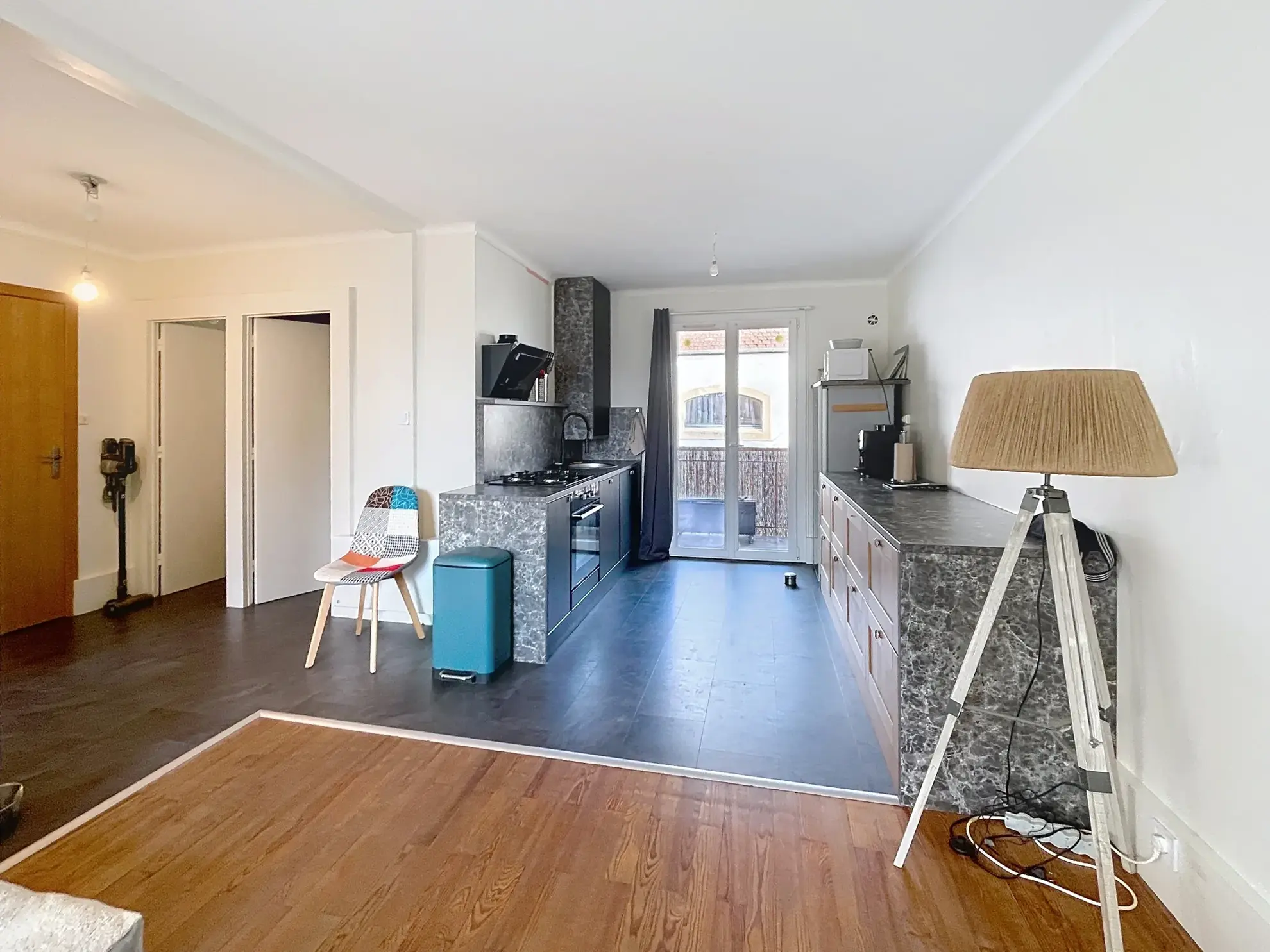 Appartement T2 à Vernaison avec balcon, cave, garage et jardin commun