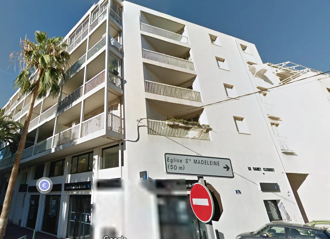Appartement T2 avec terrasse et parking à Hyères, proche de la gare 