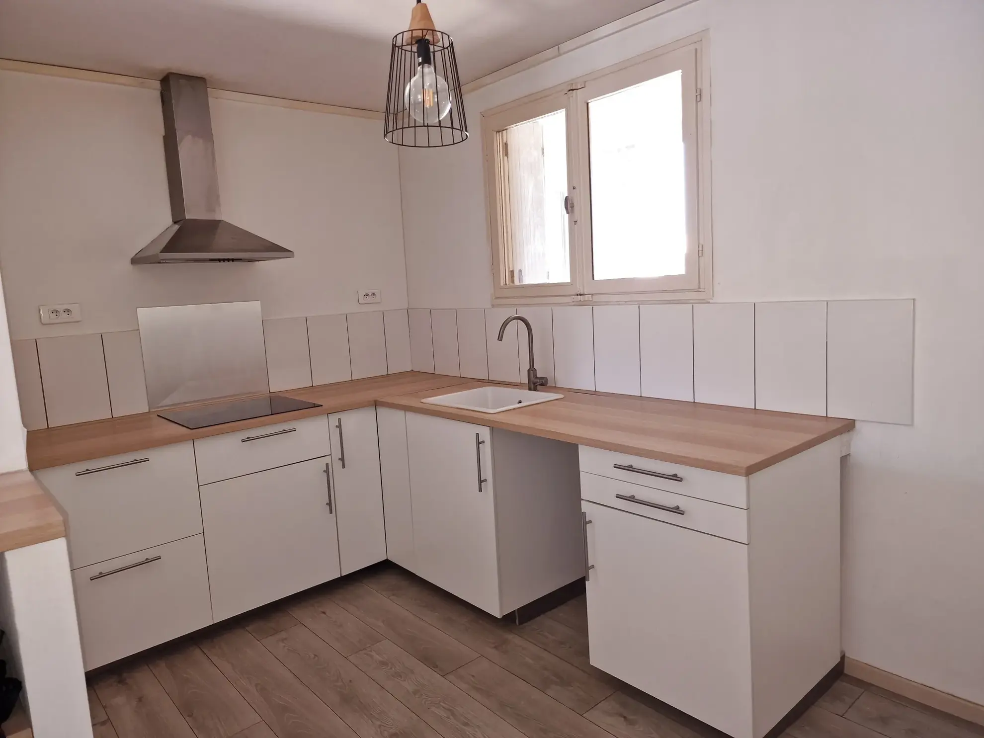 Appartement T2 avec terrasse et parking à Hyères, proche de la gare 