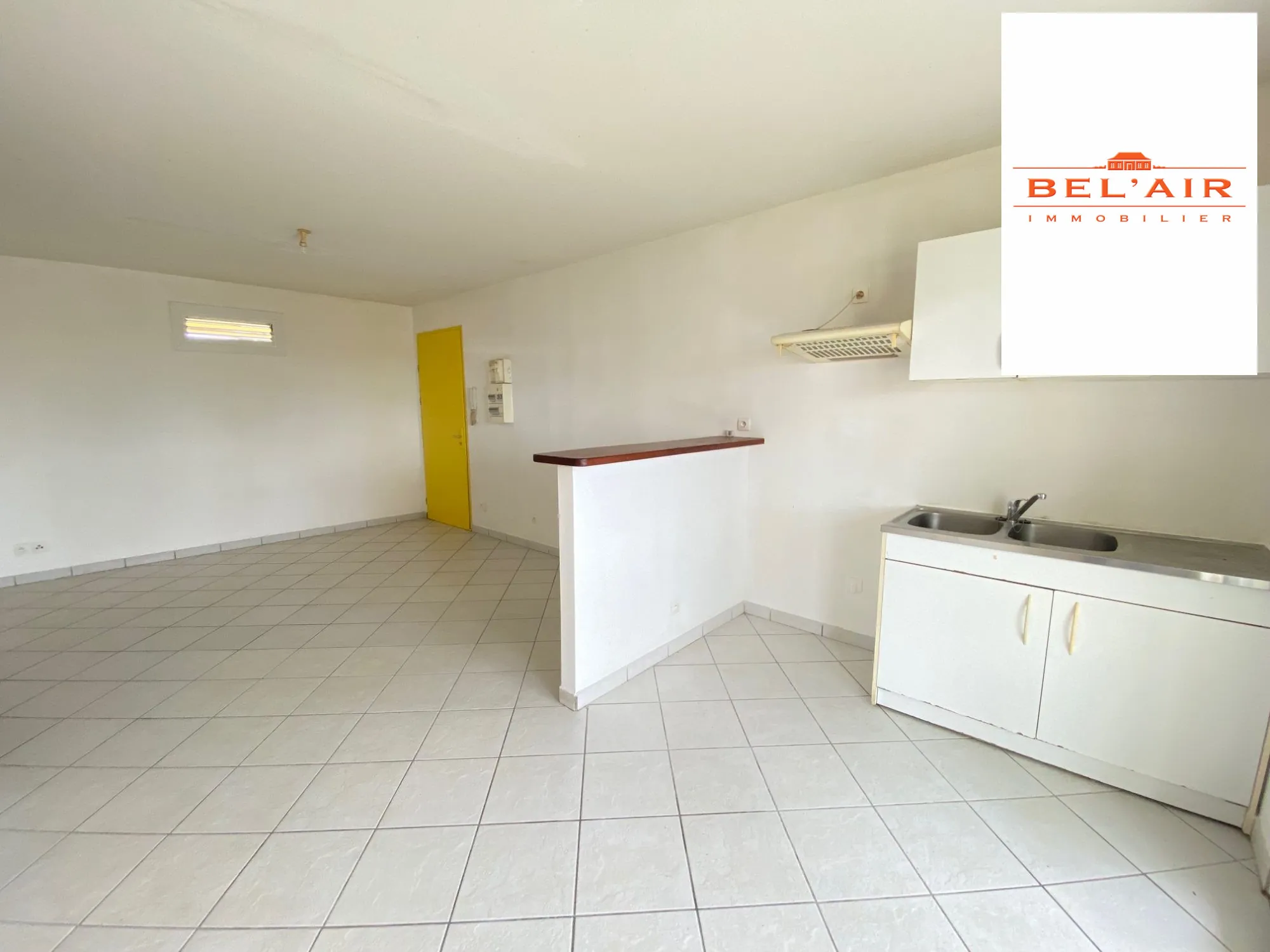 Appartement T2 à Le Lamentin avec terrasse et vue dégagée, idéal résidence ou investissement