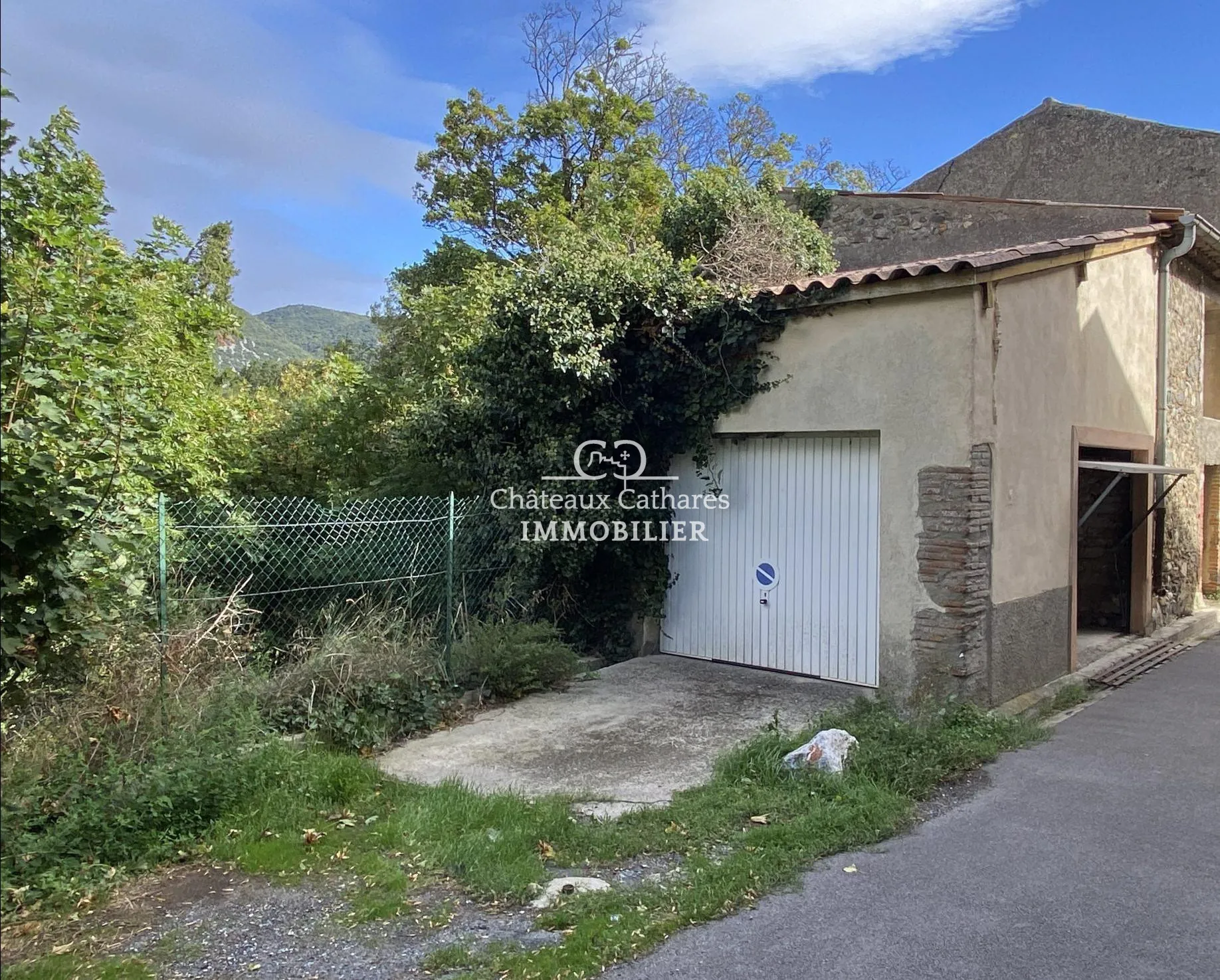 Garage de 20 m² avec place privée à Caudiès-de-Fenouillèdes