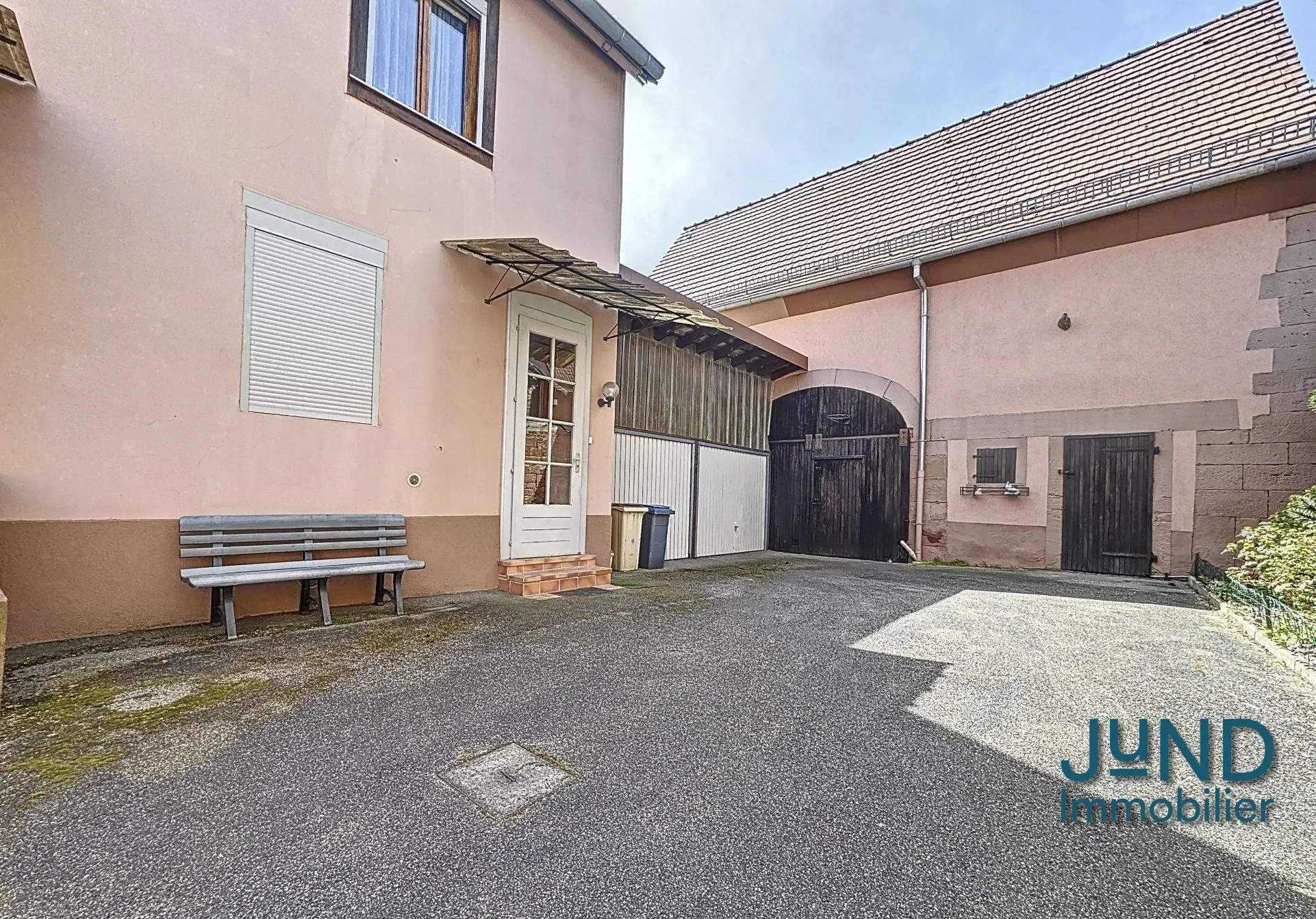 Grande maison familiale à Reichshoffen avec 3 appartements et potentiel d'aménagement 