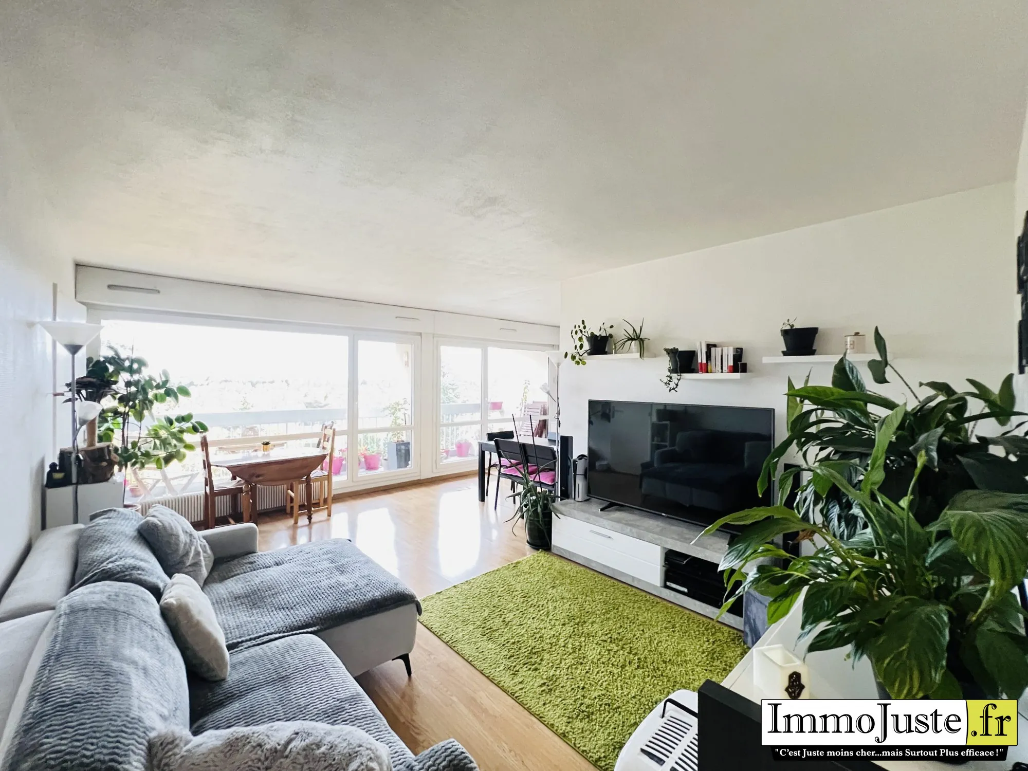 Appartement familial de 81 m² avec loggia à Elancourt – 2 chambres, parking et cave