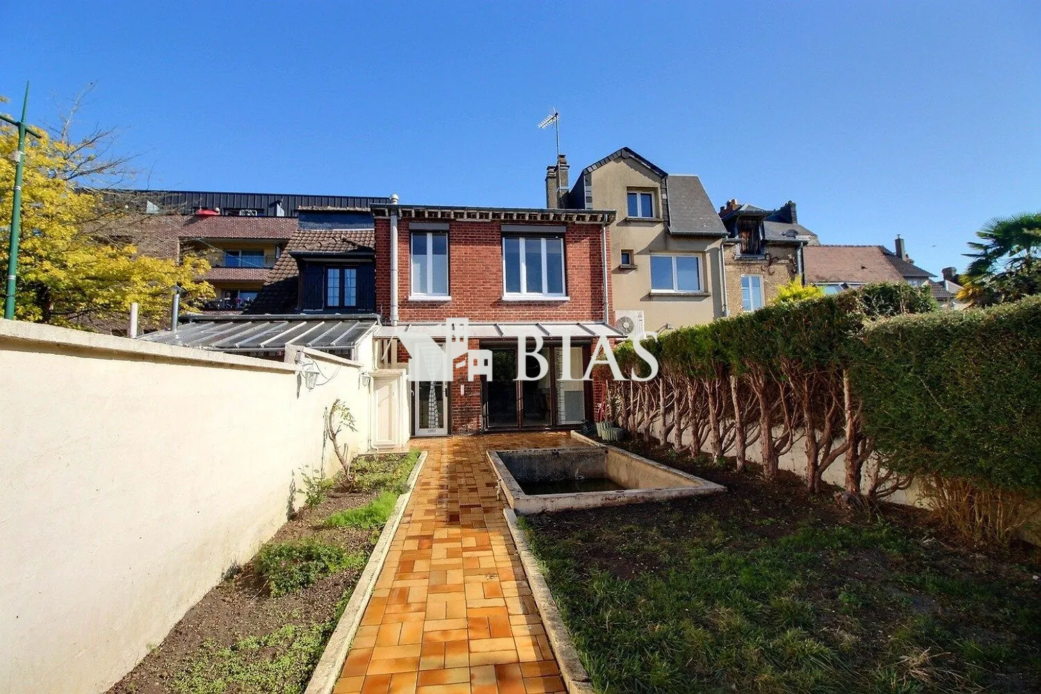 Maison de ville avec jardin et garage à Caudebec-lès-Elbeuf