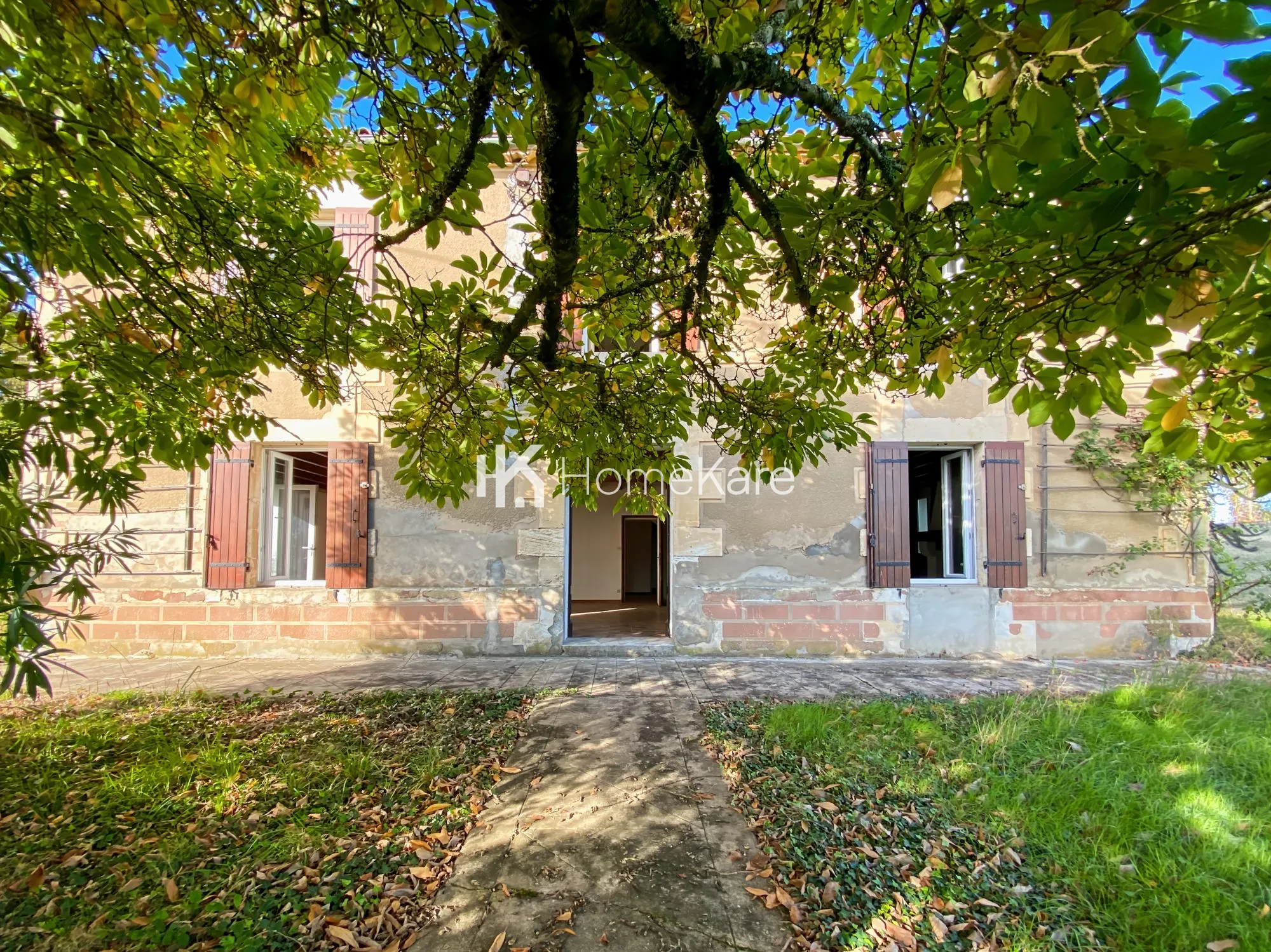 Maison en pierre spacieuse avec terrain arboré à Cocumont (47250)