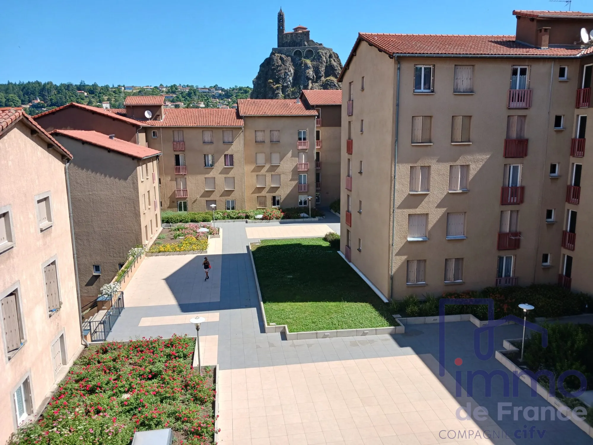 Appartement spacieux à vendre au Puy-en-Velay avec balcon, garage et ascenseur