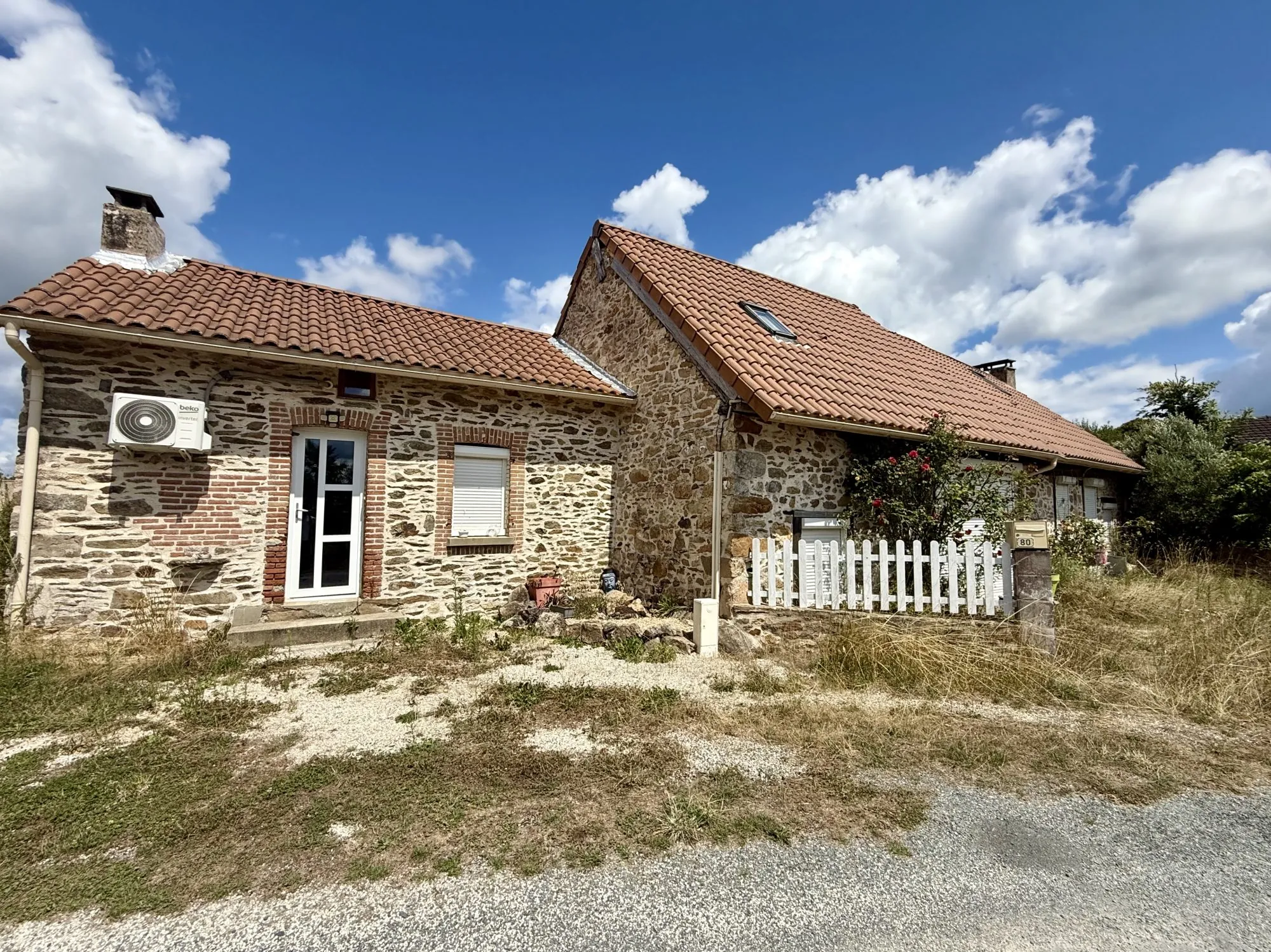Charmante maison en pierre de 113 m² avec terrain à Saint-Pierre-de-Frugie