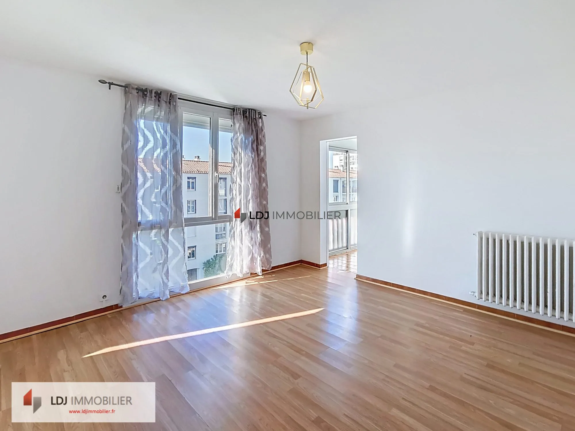 Bel appartement traversant au dernier étage à Perpignan, 2 chambres, lumineux
