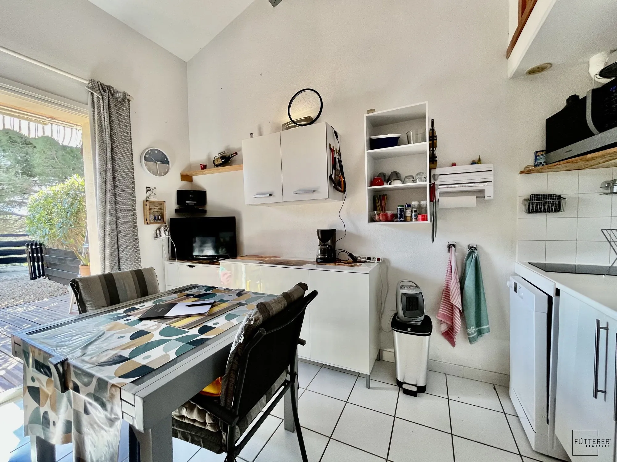 Vente d'un pavillon studio avec mezzanine, terrace et piscine à Narbonne Plage