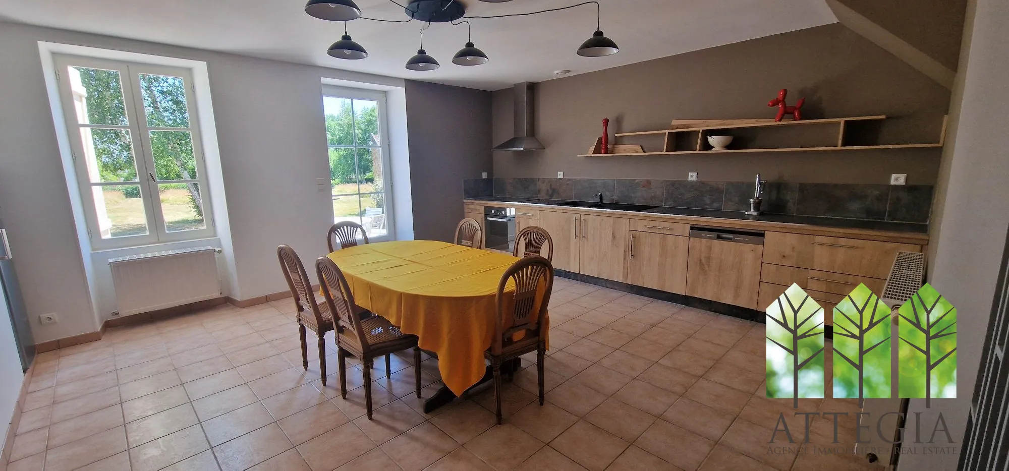 Charmante maison de 99 m² avec grand jardin à Sainte-Sévère-sur-Indre 