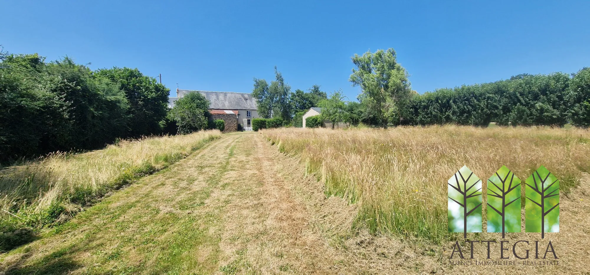 Charmante maison de 99 m² avec grand jardin à Sainte-Sévère-sur-Indre 