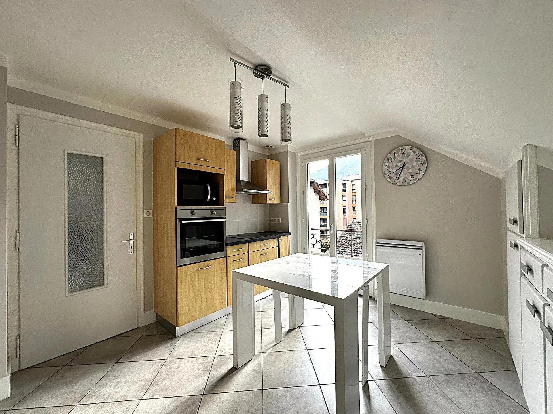 Appartement T5 lumineux de 76,49 m² à Cluses - La Sardagne 