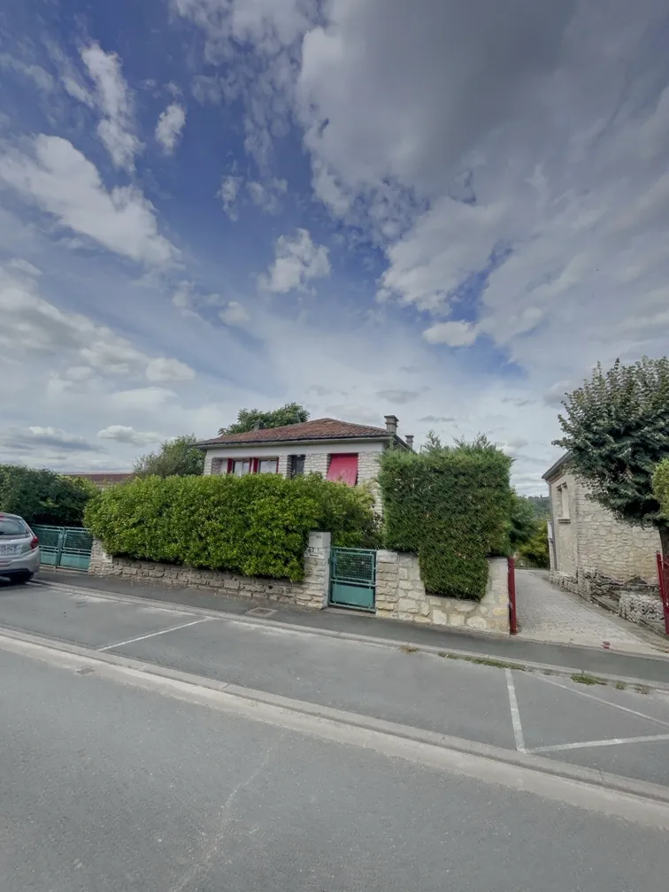 Maison à vendre à Boulazac avec potentiel d'aménagement dans un quartier calme