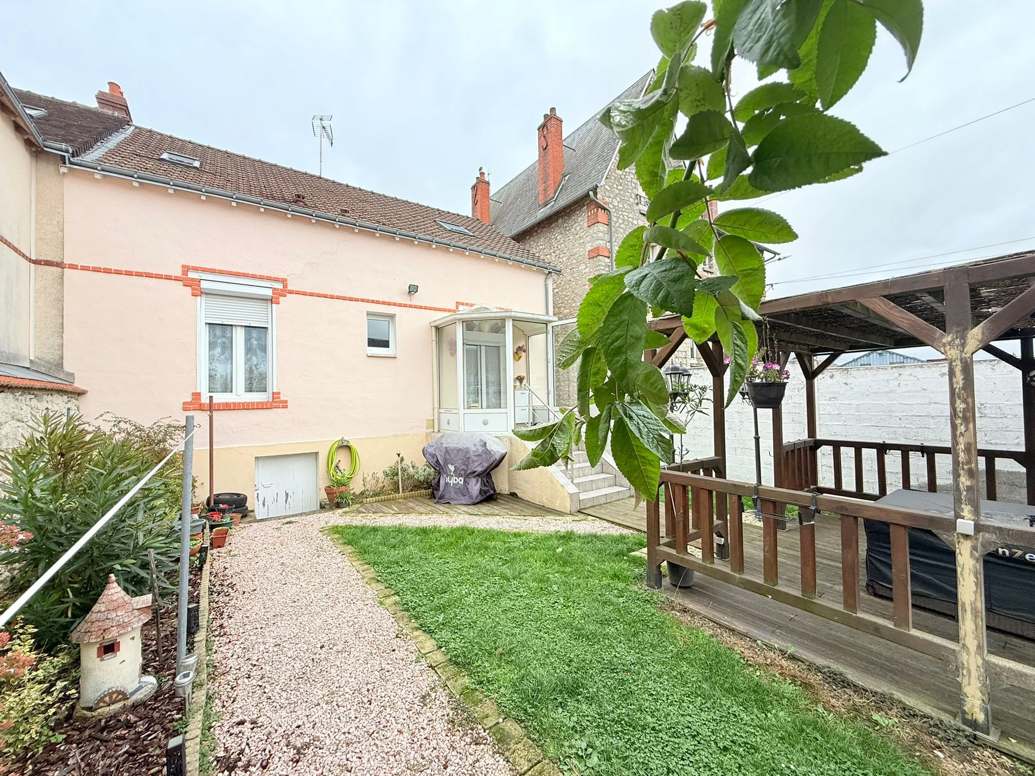 Maison de 110 m² avec jardin et terrasse à Janville-en-Beauce proche Toury