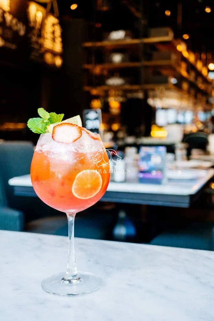 Fonds de commerce Croix Rousse Lyon 65 m² – Bar avec terrasse et petite restauration 