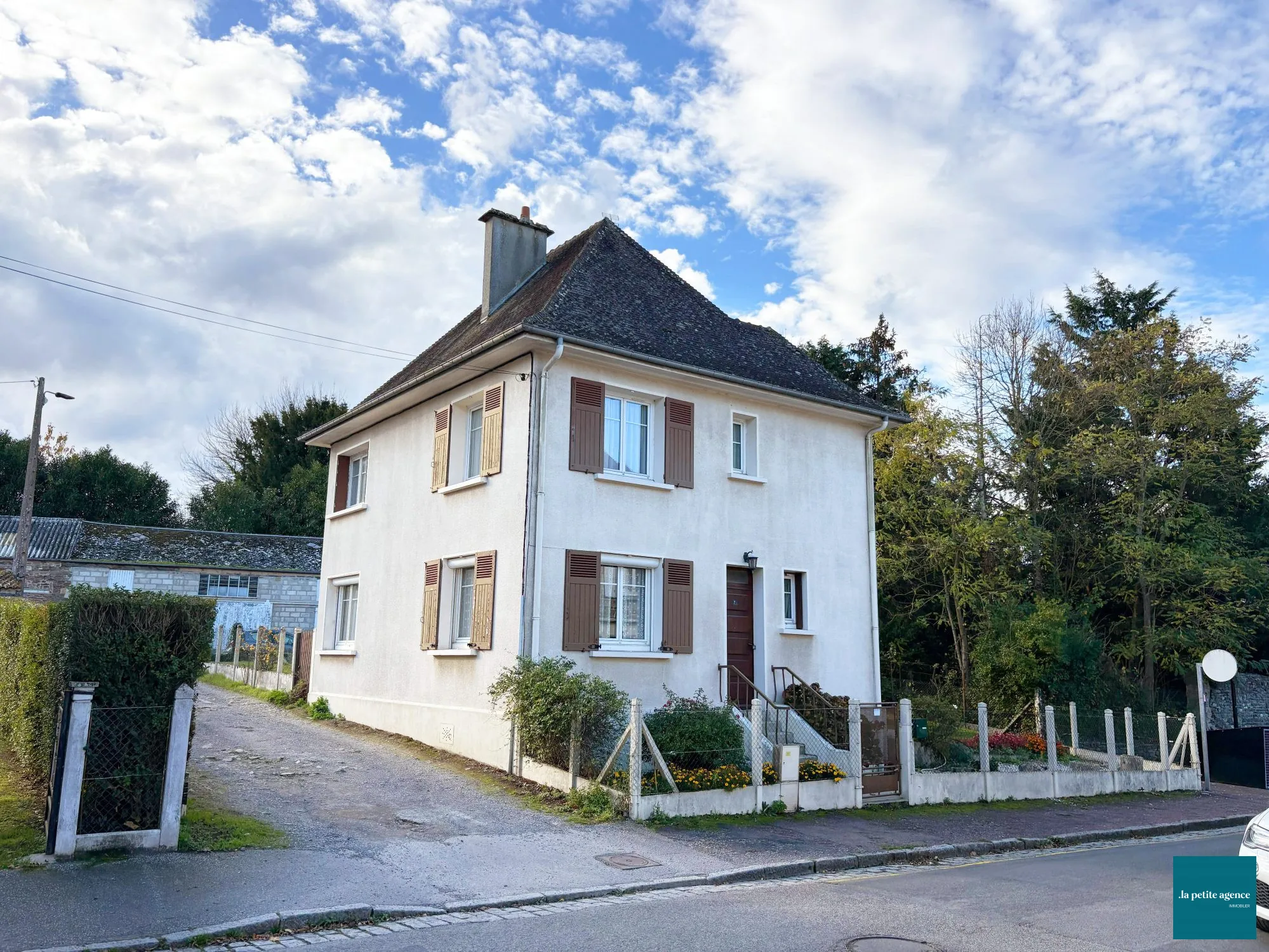 Maison à vendre à Thury-Harcourt Le Hom avec jardin et potentiel de rénovation