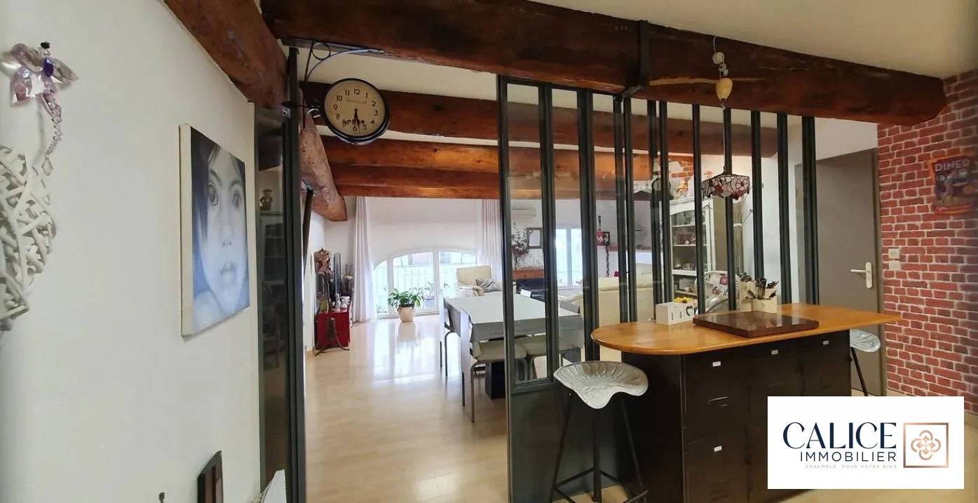 Magnifique appartement loft de 75 m² à Sète avec verrière et garage 