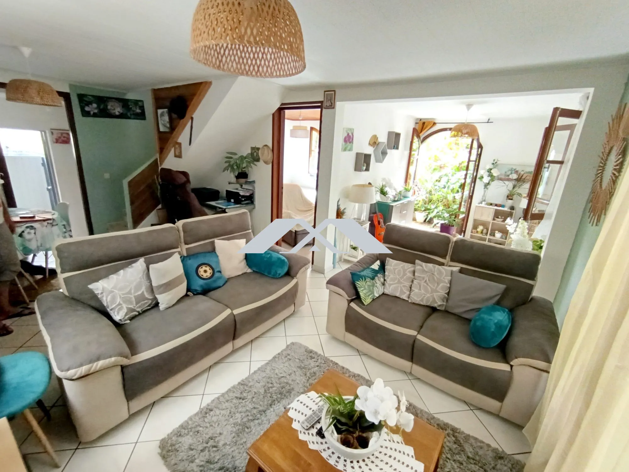 Maison 98m² avec grand jardin à Petite Île - Secteur verdoyant 