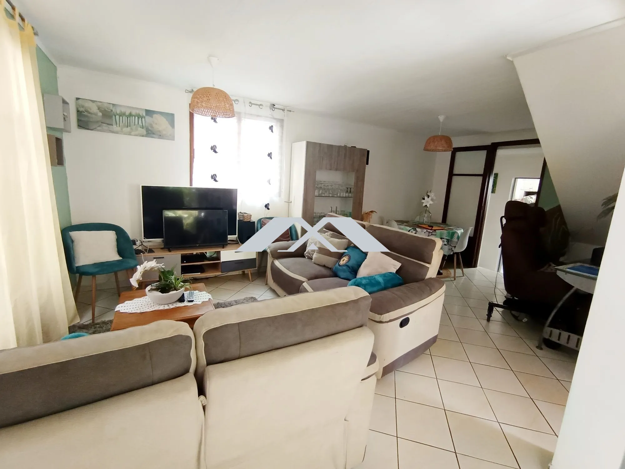 Maison 98m² avec grand jardin à Petite Île - Secteur verdoyant 