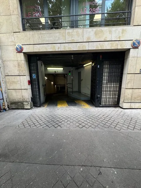 Parking de 10 m² à vendre dans le 10ème arrondissement de Paris