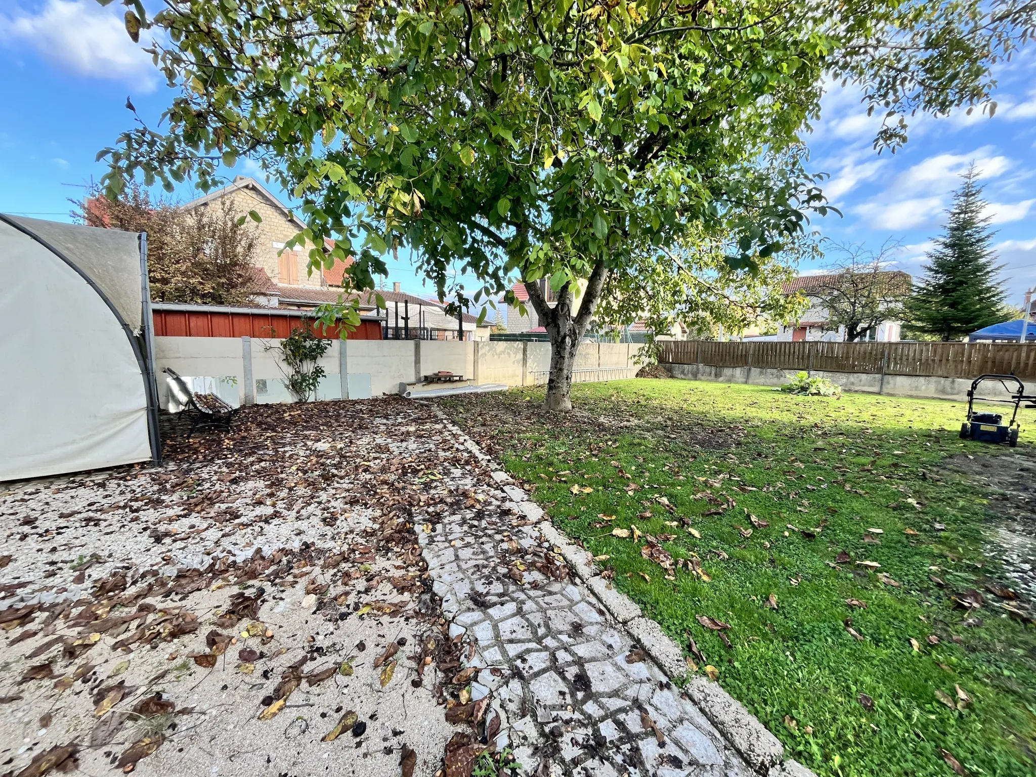 Maison individuelle à St Dizier avec 4 chambres, sous-sol total et équipements écologiques