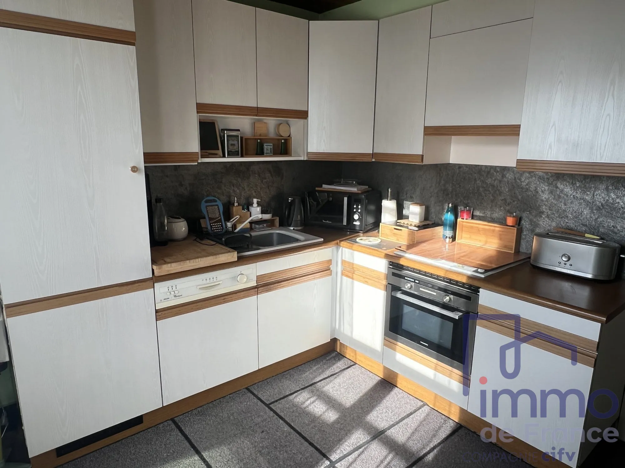 Appartement T4 avec grand Balcon à Saint-Étienne Bellevue à vendre 