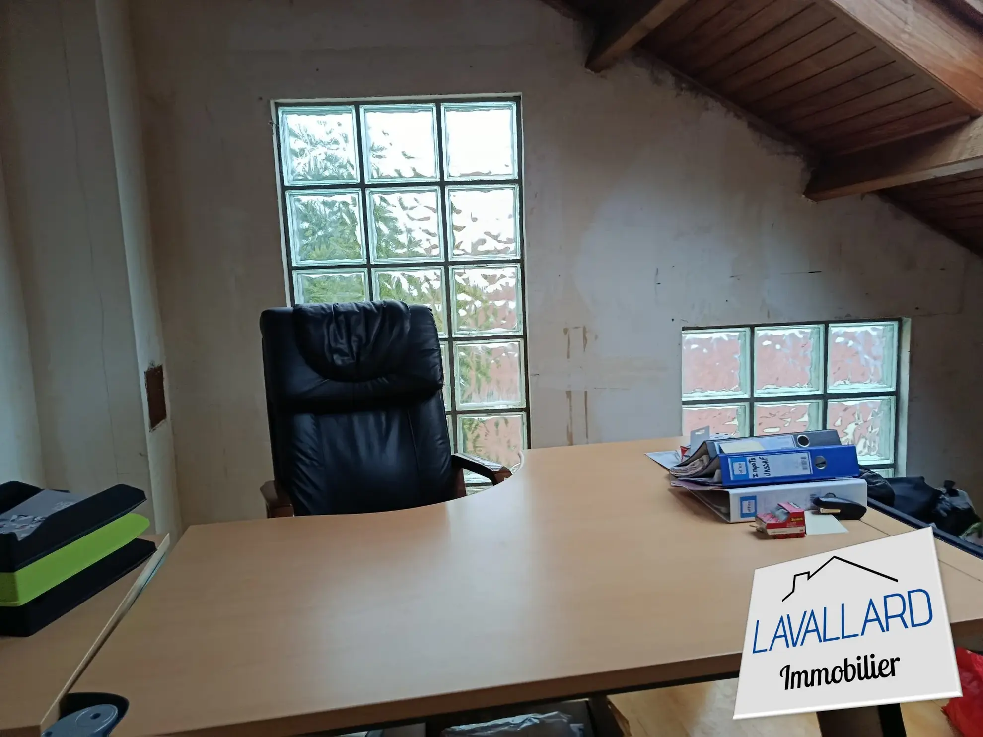 Local commercial lumineux de 84 m² avec espace habitation à Oisemont 