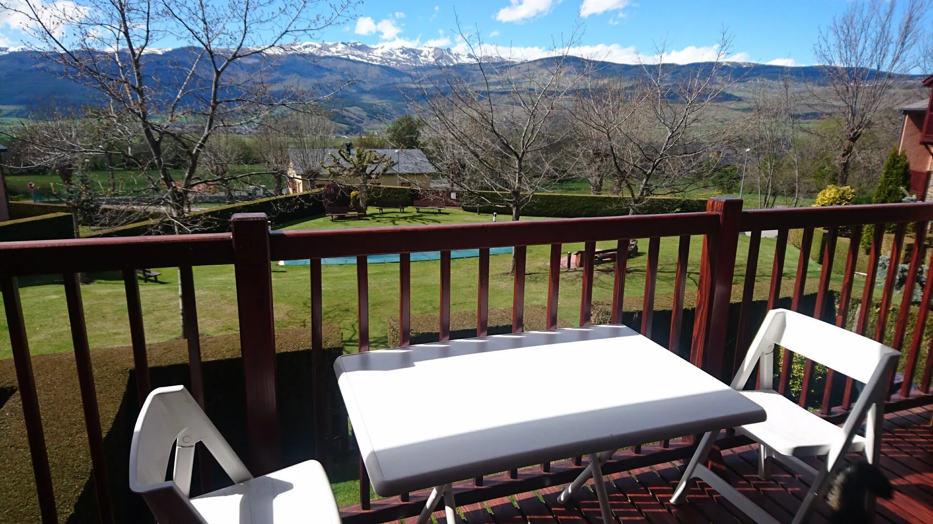 Spacieux T2 avec vue sur piscine à Sainte-Leocadie - Résidence recherchée